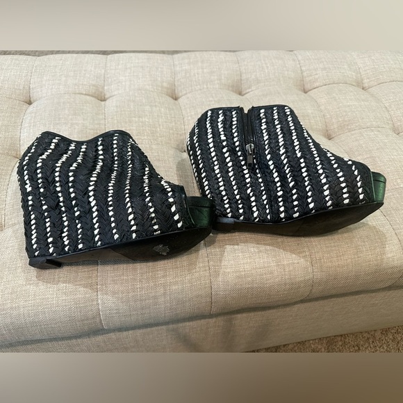 ZARA Black & White Peep Toe Platform Wedges – Size 10 - EUC - Picture 9 of 10